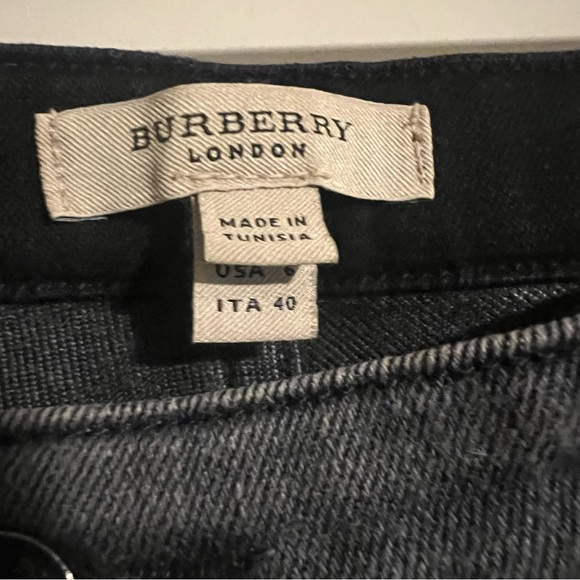 💎EUC BURBERRY WOMEN’S JEANS DARKER GRAY SIZE 6. MIDRISE BOOT CUT 14 inch waist. - Picture 5 of 8